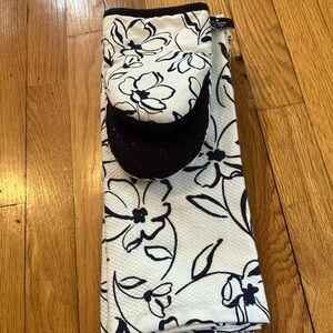 Kate spade nwot oven mitts and dish towels